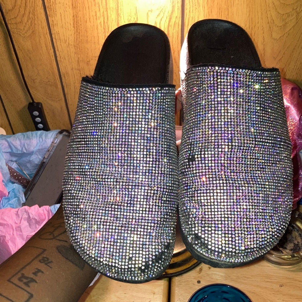 sparkle shoes;